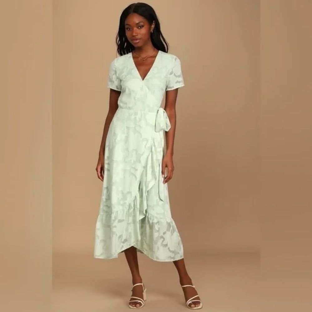 Lulu’s Blissfully Sage Green Jacquard Short Sleeve Wrap Midi Dress, worn once
